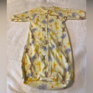 Carter’s baby sleep sack size 0-9m